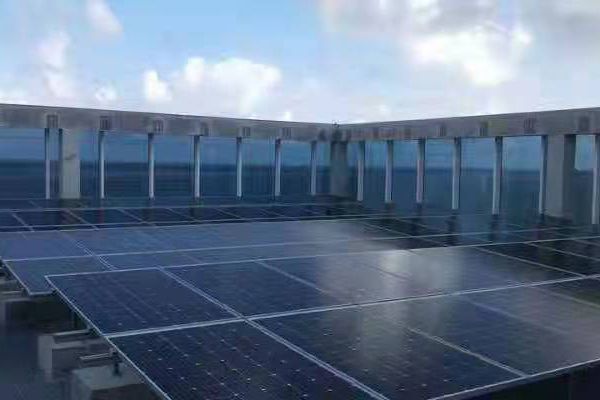 مشروع نظام الطاقة المتجددة لفندق Guiyana